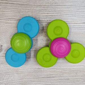 Fat Brain Toys Whirly Squigz, Silicone Spinners and Suction Toys for Kids